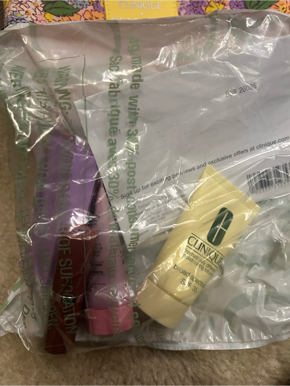 NWT CLINIQUE 5 piece gift set.  GORGEOUS floral bag. - Picture 14 of 16